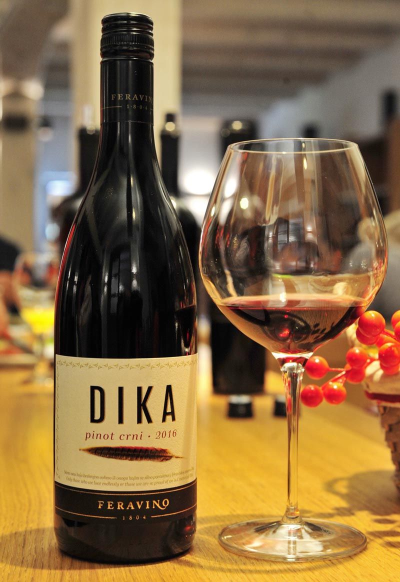 feravina-gastro-vino-pinot-crni-dika-modnialmanah