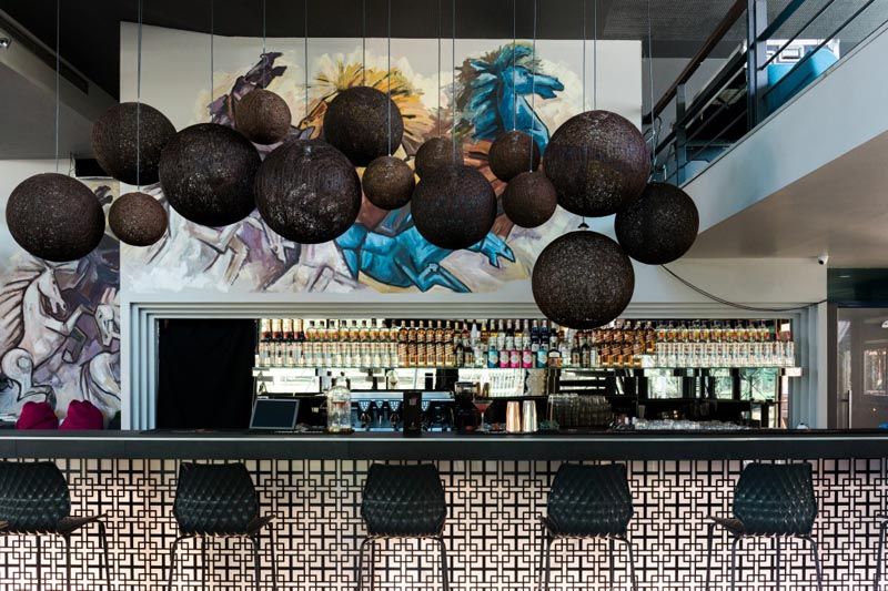 hugos-bar-modnialmanah-lifestyle