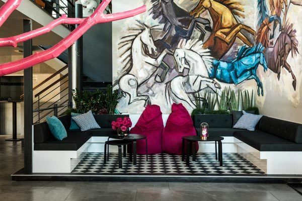 hugos-bar-modnialmanah-lifestyle