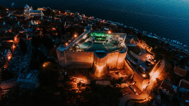 lifestyle-sv-mihovil-šibenik-tvrđa-koncert-modnialmanah
