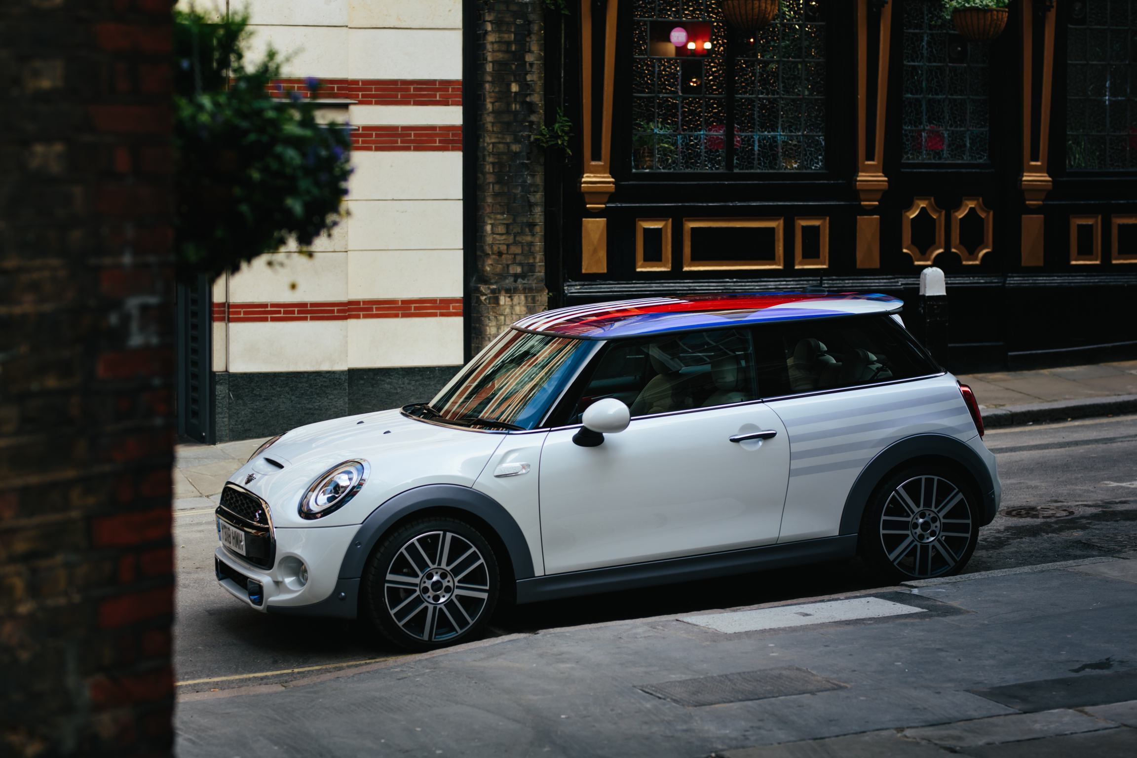 mini-cooper-kraljevsko-vjenčanje-modnialmanah-lifestyle