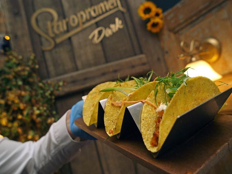 staropramen-dark-lifestyle-pivo-modnialmanah