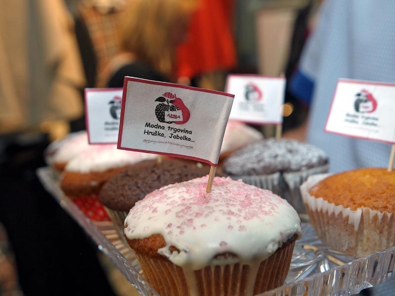 hruška-jabolko-ljubljana-alma-fashion-modnialmanah-revija