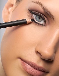 beauty.make-up-modnialmanah-spremanje-šminkanje