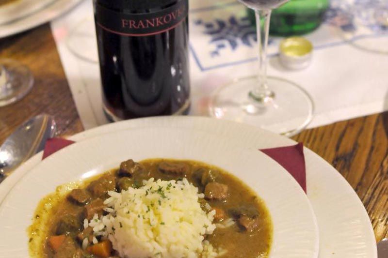 vino-uz-žlicu-sofra-modnialmanah-gastro