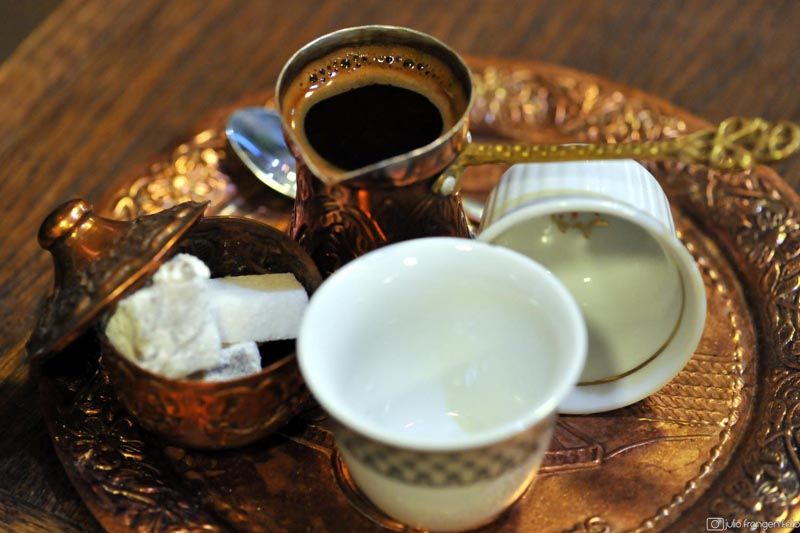 vino-uz-žlicu-sofra-modnialmanah-gastro