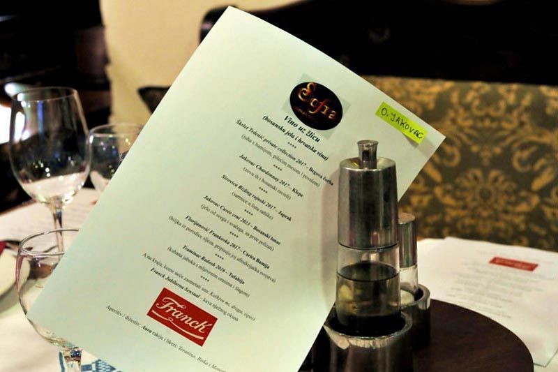 vino-uz-žlicu-sofra-modnialmanah-gastro