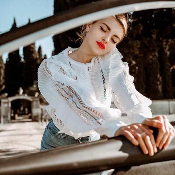 ella-dvornik-guess-fashion-modnialmanah