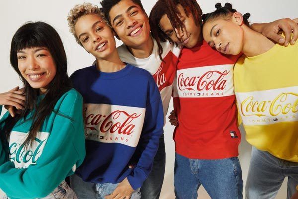 tommy-hilfiger-jeans-coca-cola-modnialmanah-fashion