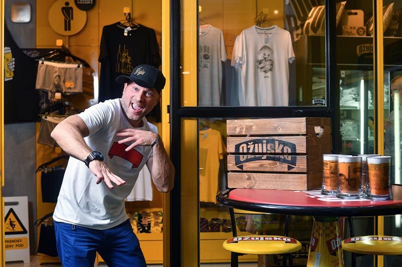 ožujsko-gajba-pivo-modnialmanah-goran-navojec-rene-bitorajac-modnialmanah