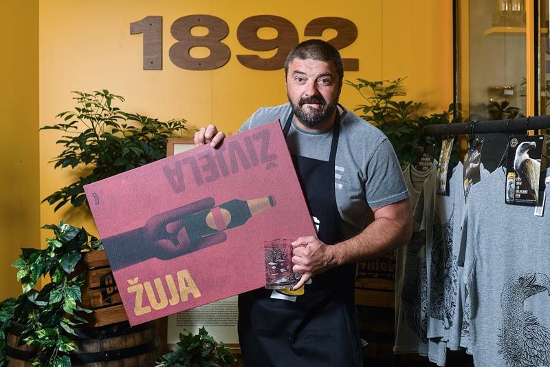 ožujsko-gajba-pivo-modnialmanah-goran-navojec-rene-bitorajac-modnialmanah