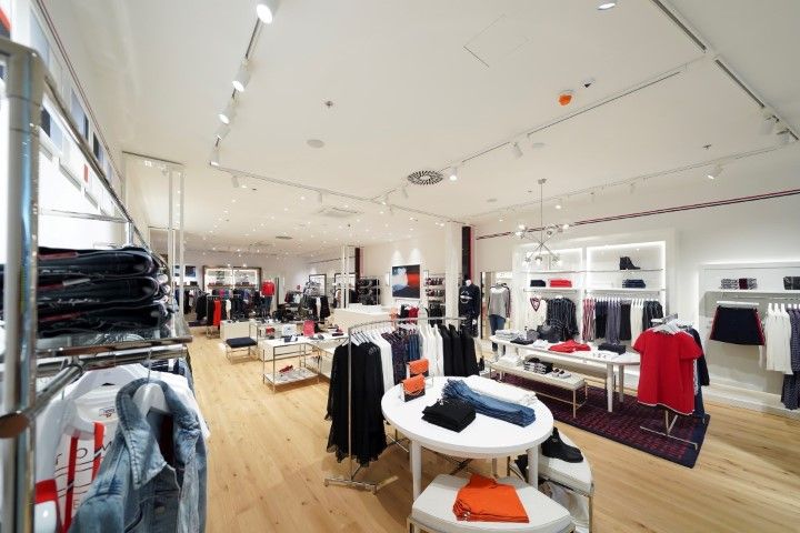 tommy-hilfiger-supernova-zadar-shopping-modnialmanah