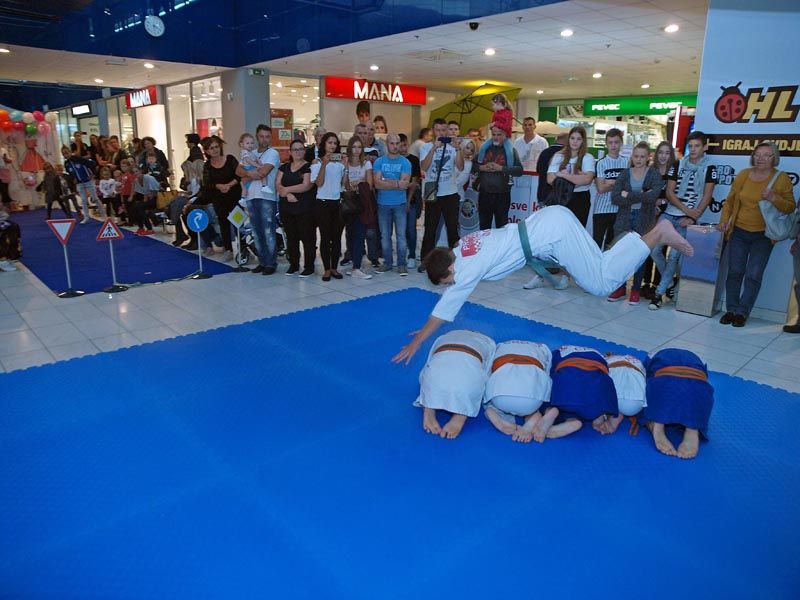 mercator-samobor-modnialmanah-fashion-revija