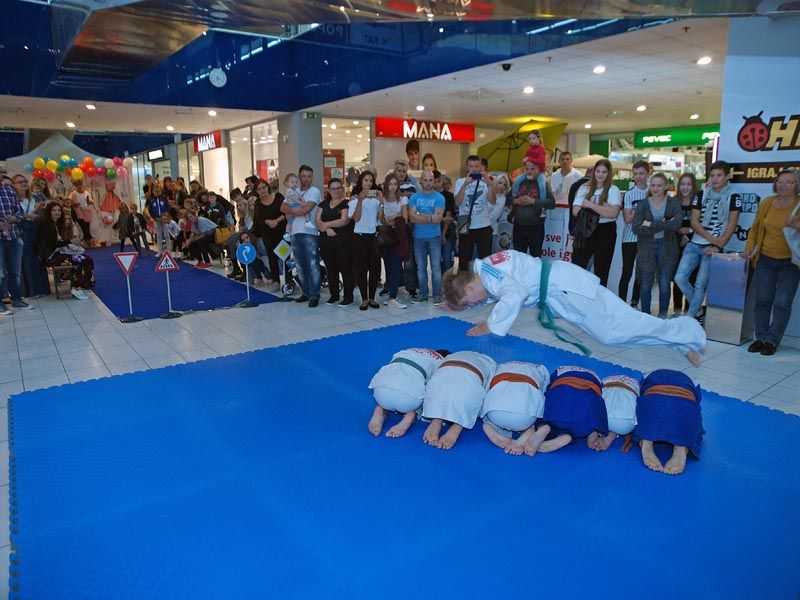 mercator-samobor-modnialmanah-fashion-revija