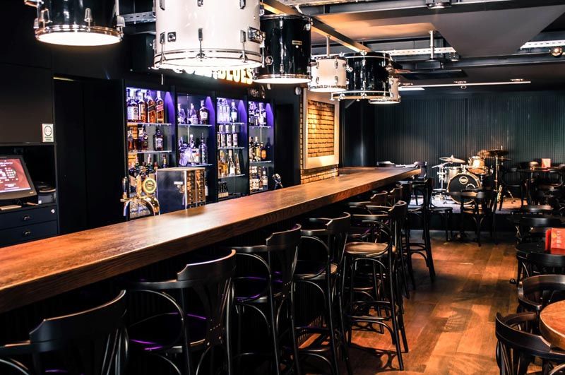 Booze-and-Blues-bar-lifestyle-modnialmanah