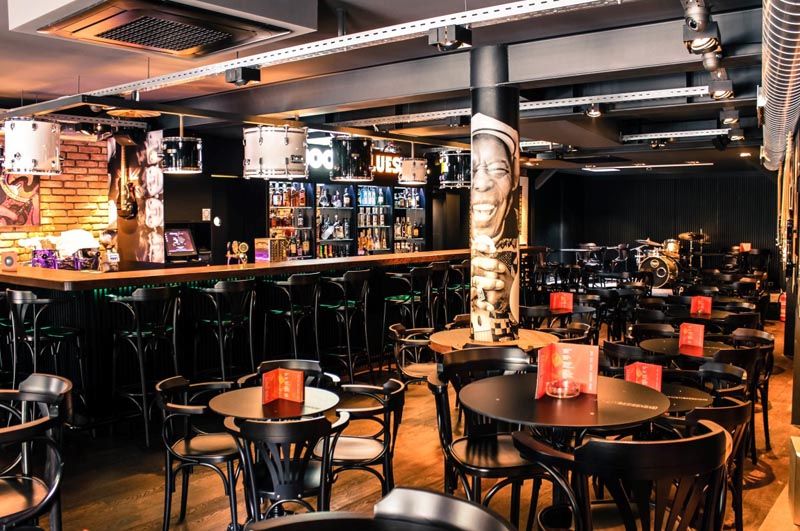 Booze-and-Blues-bar-lifestyle-modnialmanah