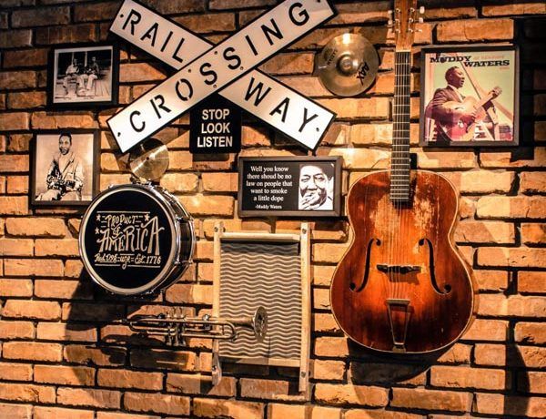 Booze-and-Blues-bar-lifestyle-modnialmanah