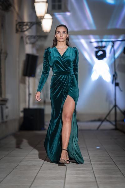 ivana-jurić-klovićevi-dvori-revija-ziaja-catrice-modnialmanah