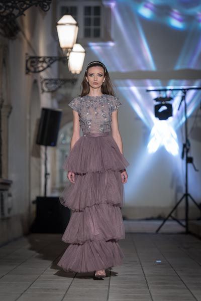 ivana-jurić-klovićevi-dvori-revija-ziaja-catrice-modnialmanah