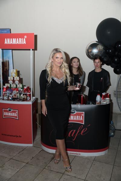 ivana-jurić-klovićevi-dvori-revija-ziaja-catrice-modnialmanah