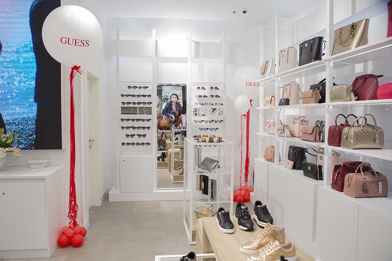 guess-Accessories Store-split-fashion-shopping-modnialmanah