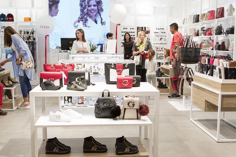 guess-Accessories Store-split-fashion-shopping-modnialmanah