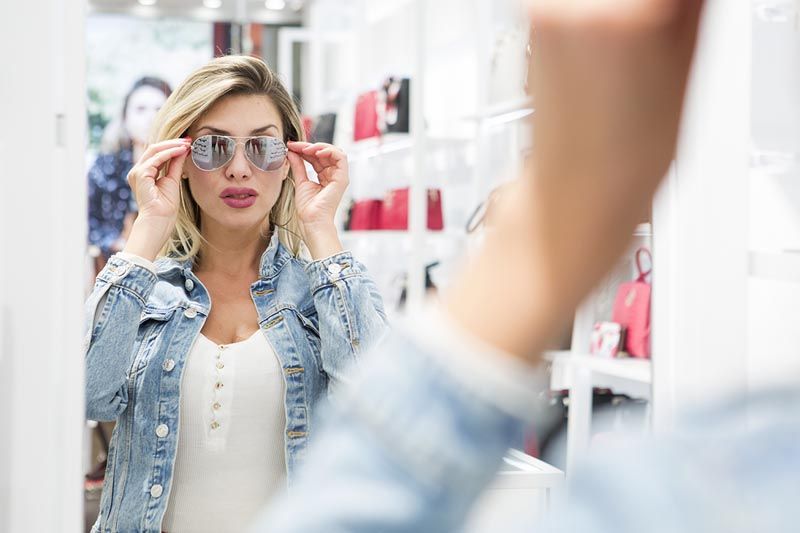 guess-Accessories Store-split-fashion-shopping-modnialmanah