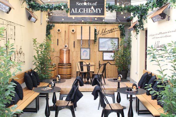 advent-u-zagrebu-vinil-bar-schweppes-modnialmanah-lifestyle