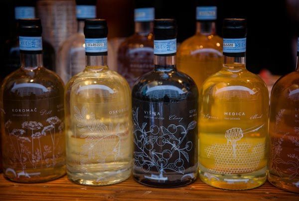 viška-priča-konoba-težok-modnialmanah-lifestyle-advent