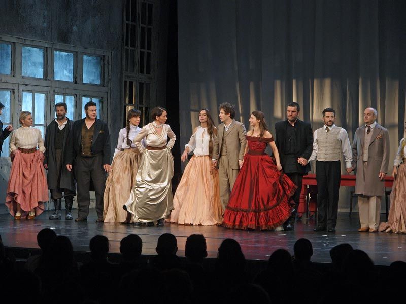 idiot-hnk-premijera-lifestyle-modnialmanah