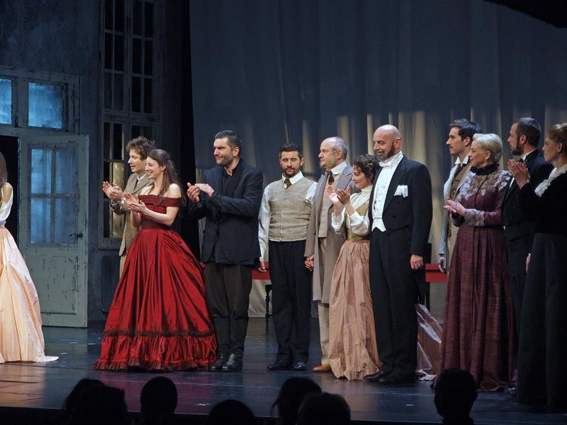 idiot-hnk-premijera-lifestyle-modnialmanah