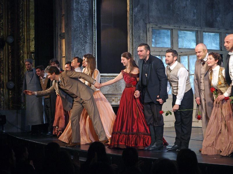 idiot-hnk-premijera-lifestyle-modnialmanah