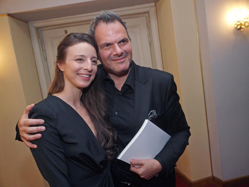 idiot-hnk-premijera-lifestyle-modnialmanah