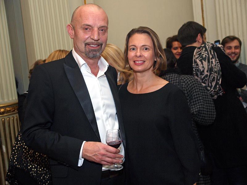 idiot-hnk-premijera-lifestyle-modnialmanah