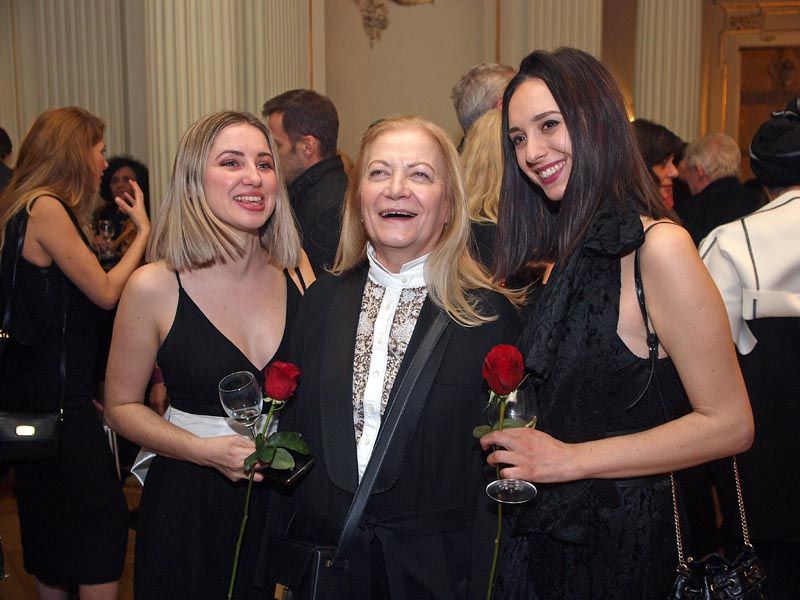 idiot-hnk-premijera-lifestyle-modnialmanah