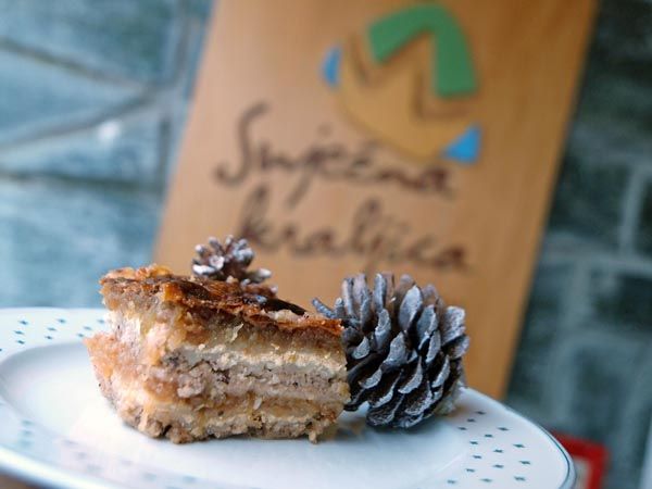 sljemenska-gibanica-snježna-kraljica-modnialmanah-gastro-kolač