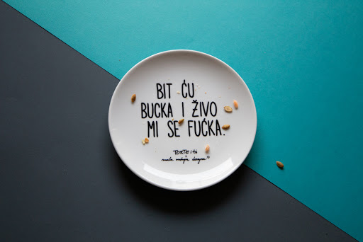 lifestyle-torte-i-to-mala-radnja-dizajna-tanjuri-modnialmanah