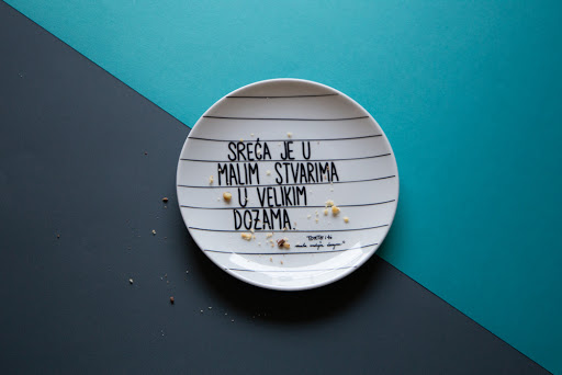 lifestyle-torte-i-to-mala-radnja-dizajna-tanjuri-modnialmanah