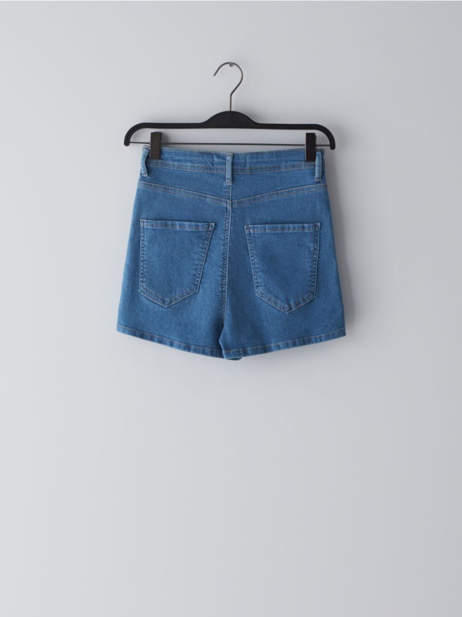 cropp-fashion-hlačice-modnialmanah