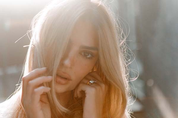 Kérastase-Blond-Absolu-emily-ratajkowski-beauty-hair-kosa-modnialmanah