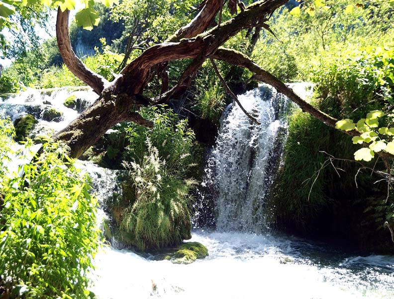 plitvička-jezera-destinacija-lika-destination-lika-QUALITY-modnialmanah-lifestyle