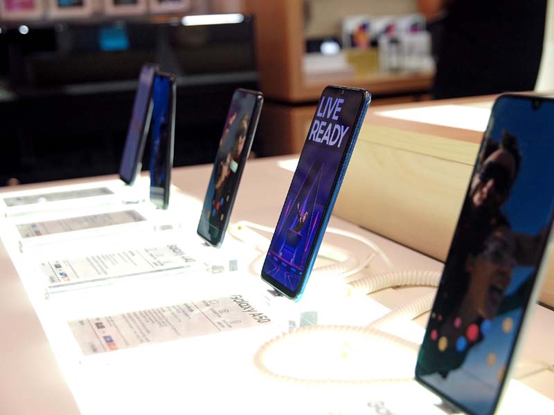 mobia-hr-lifestyle-gadget-smartphone-dodatna-oprema-mobiteli-modnialmanah-neven-ciganović-bojan-jambrošić-barbara-vicković