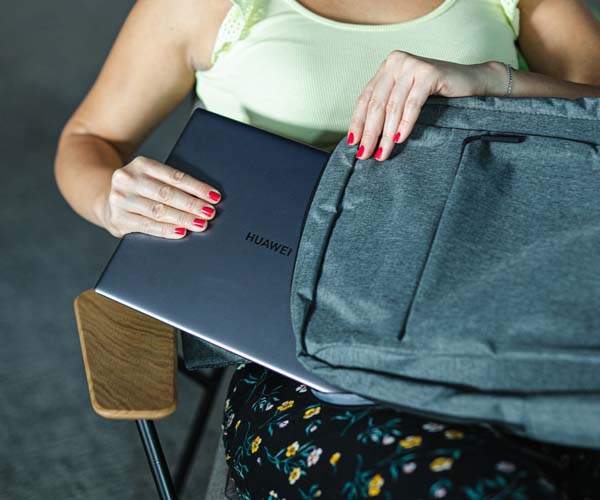 huawei-matebook-pro-2020-lifestyle-modnialmanah