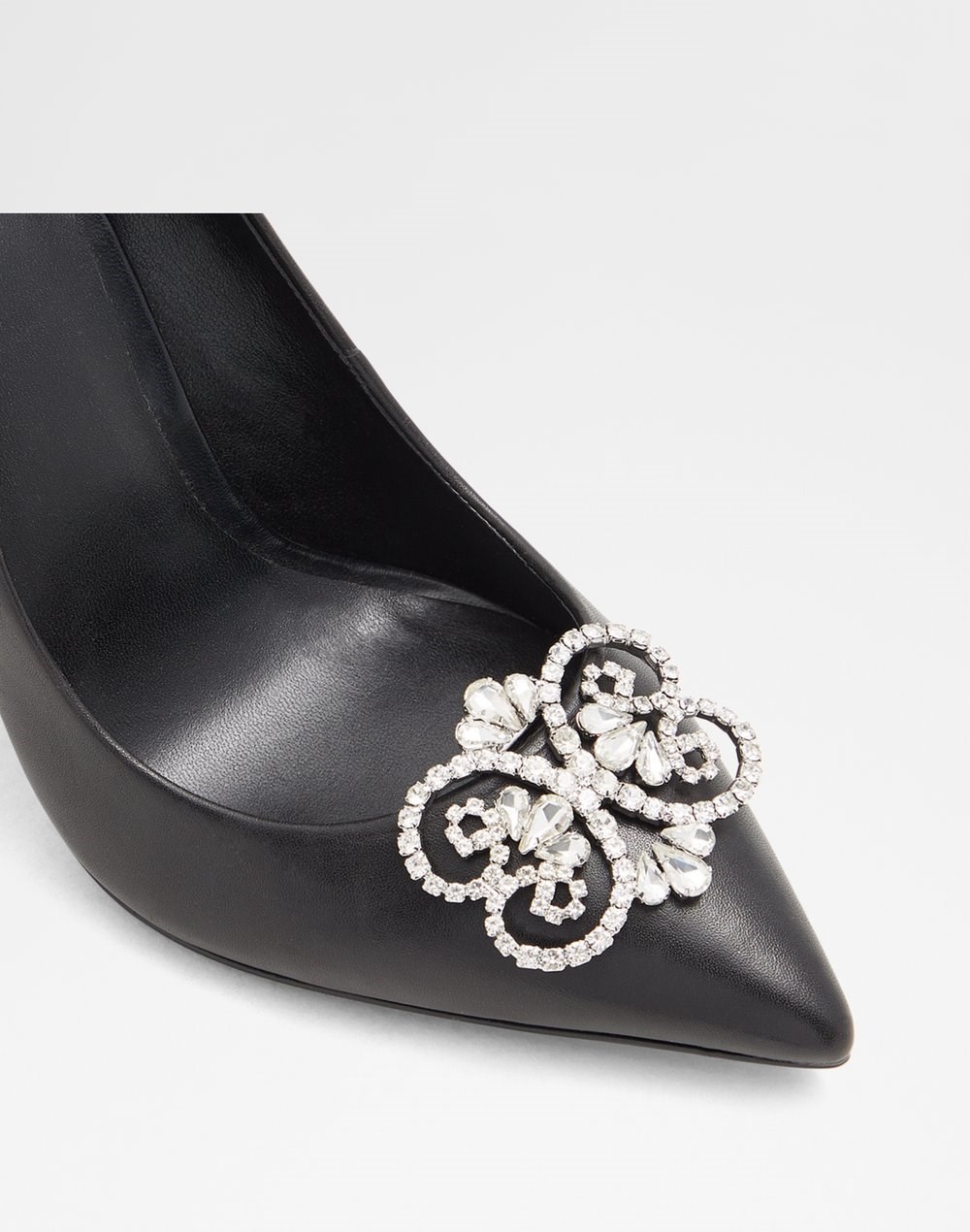 aldo-FRENCH-CHIC-Emily-in-Paris-fashion-moda-modnaialmanah