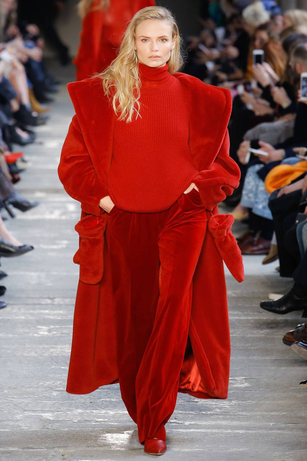 crveno-fashion-modnialmanah-prosinac