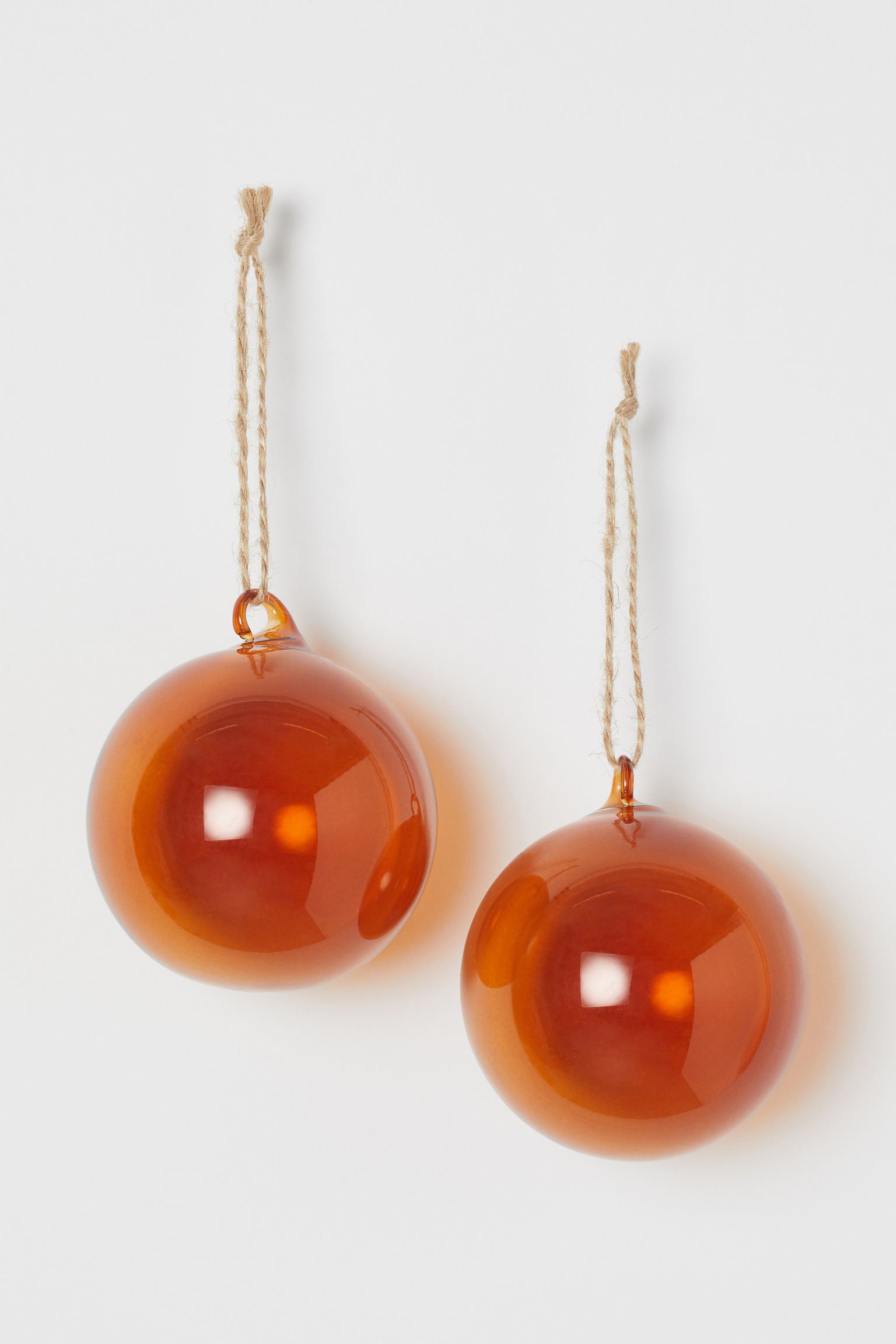 h&m-fashion-ukrasi-jelka-bor-mdnialmanah