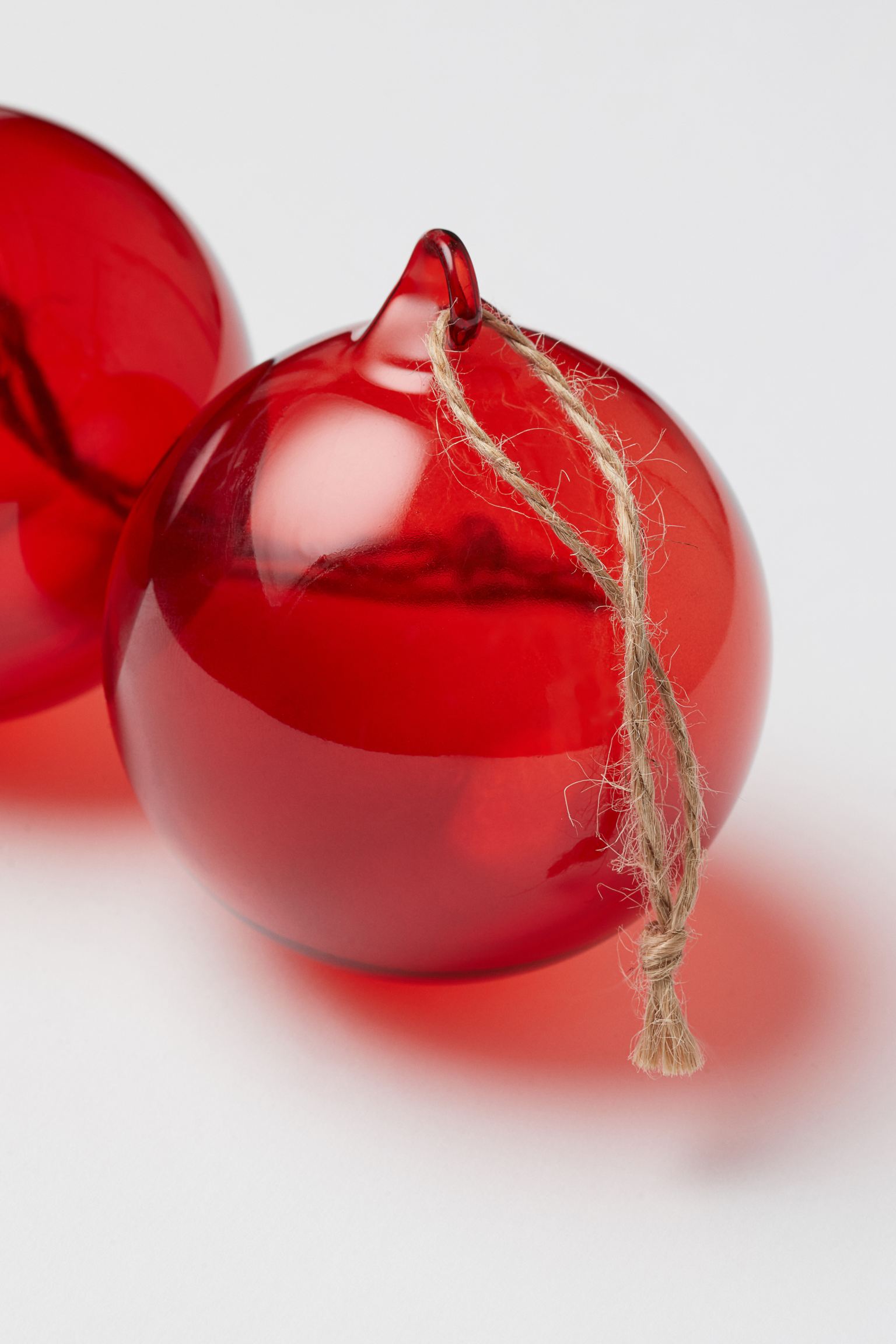 h&m-fashion-ukrasi-jelka-bor-mdnialmanah