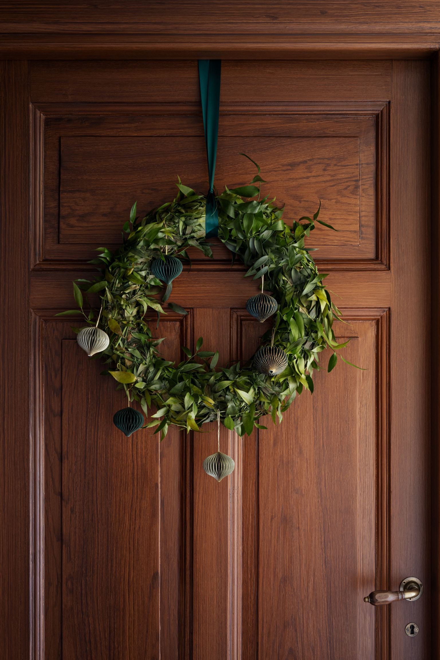 h&m-fashion-ukrasi-jelka-bor-mdnialmanah