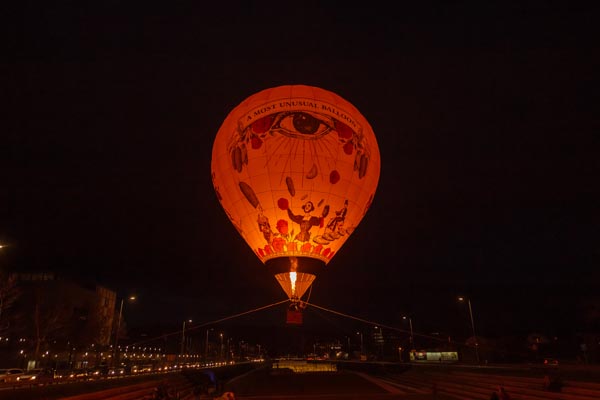 a-Most-Unusual-Balloon-hendrick's-lifestyle-modnialmanah