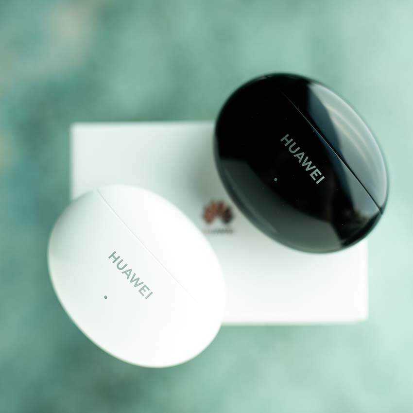 lifestyle-Huawei-FreeBuds-4i-bežične-slušalice-lifestyle-modnialmanah